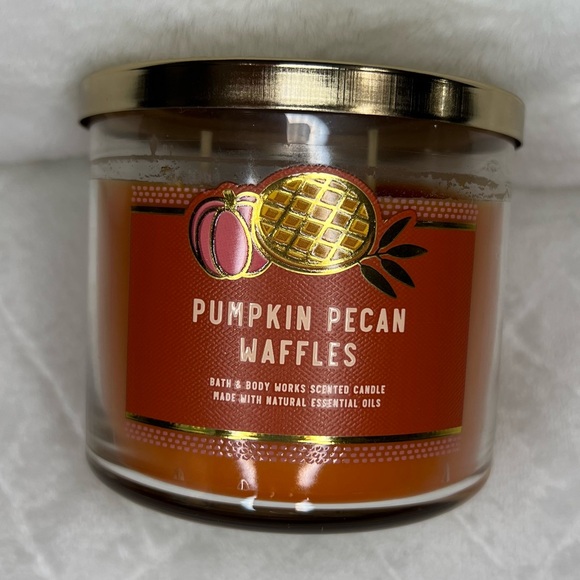 BATH AND BODY WORKS PUMPKIN PECAN WAFFLES 3 WICK CANDLE NWT - Picture 1 of 4